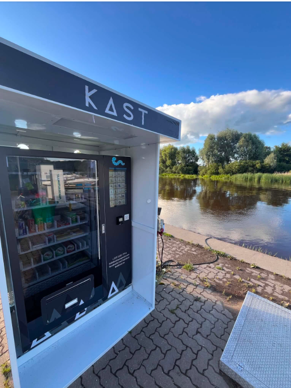 Estonia Case Study: Driving 24/7 Outdoor Park Refreshment Sales with a Smart Snack Vending Machine